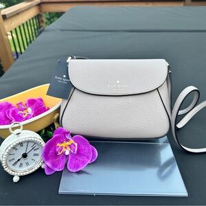 Kate Spade Mónica Small Flap Crossbody Bag Pebble Leather Light Sand. NWT.